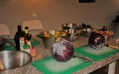 Roher Rotkohlsalat mit Birne und Walnüssen